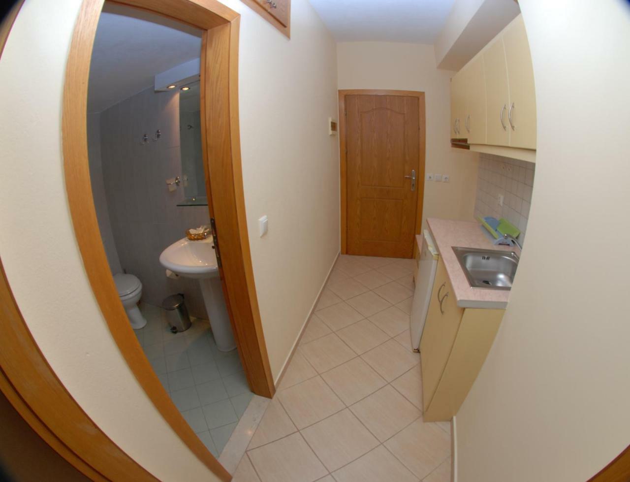 Nikos Hotel And Apartments Sarandë 외부 사진