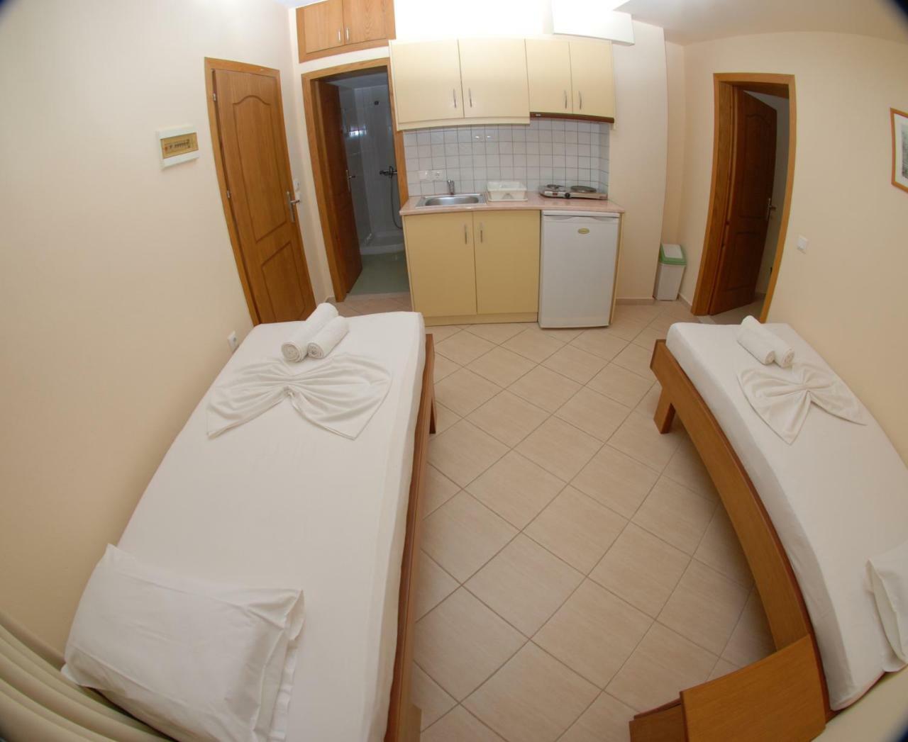 Nikos Hotel And Apartments Sarandë 외부 사진